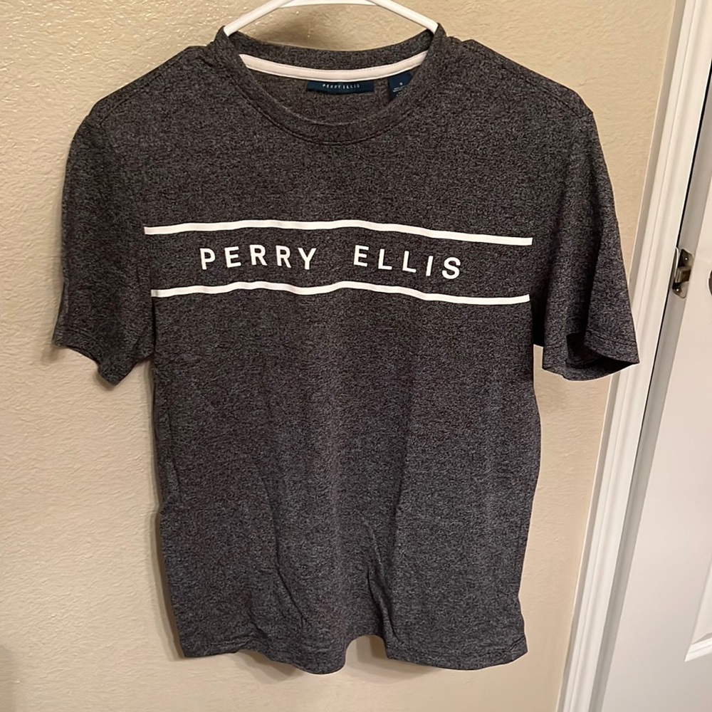 It’s a nice petty Ellis shirt! Good for brunch and casual dinners!
